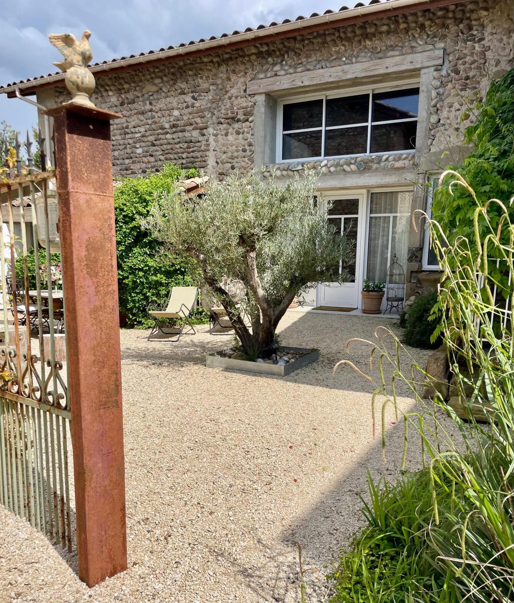 La Suite Dromoise 1809 Saint-Paul-les-Romans Bagian luar foto